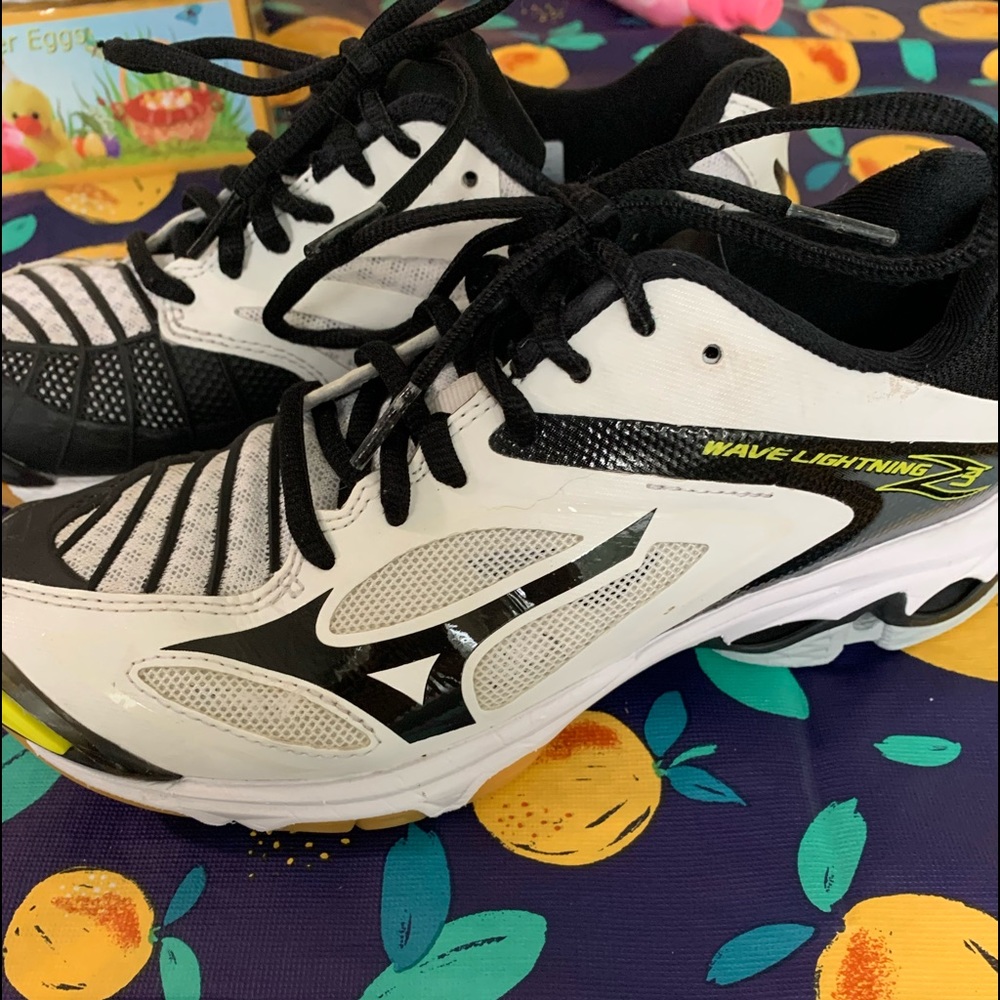Mizuno volleyball shoes
